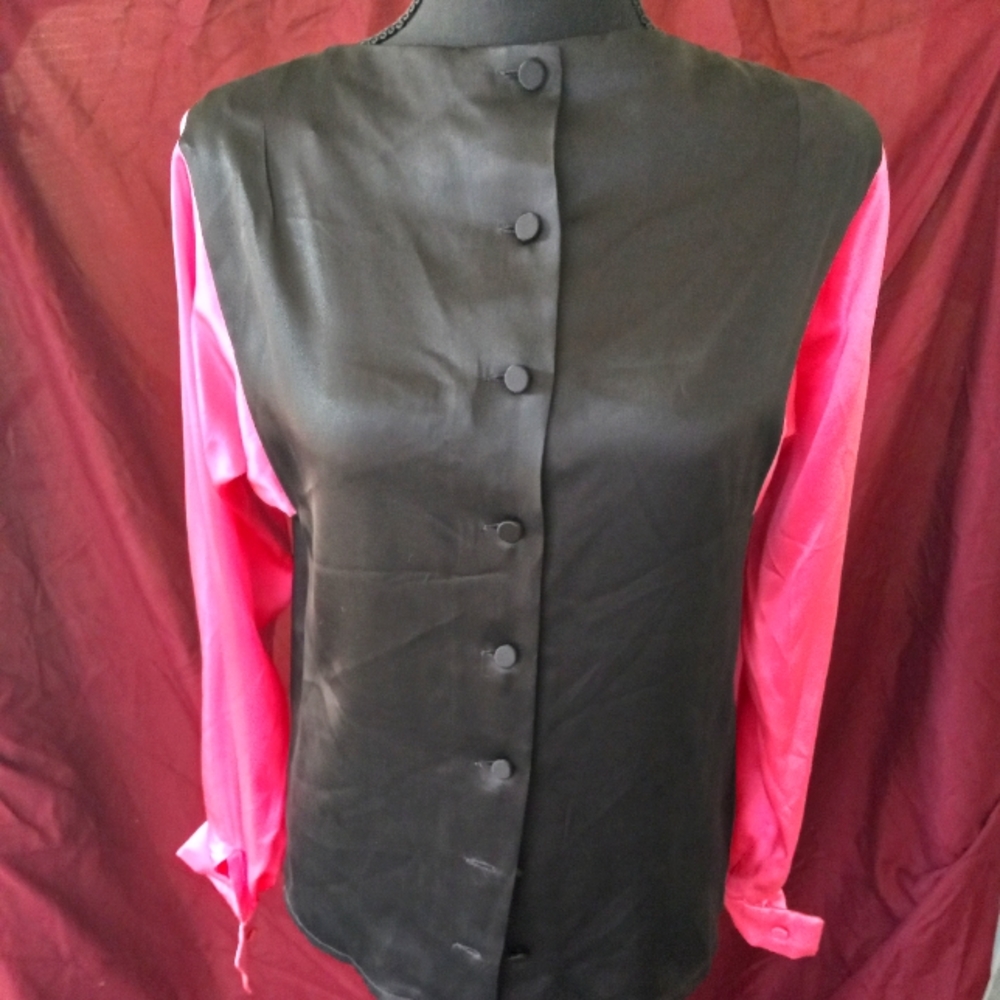 David Hayes 100%Silk size 6 black & pink button up top